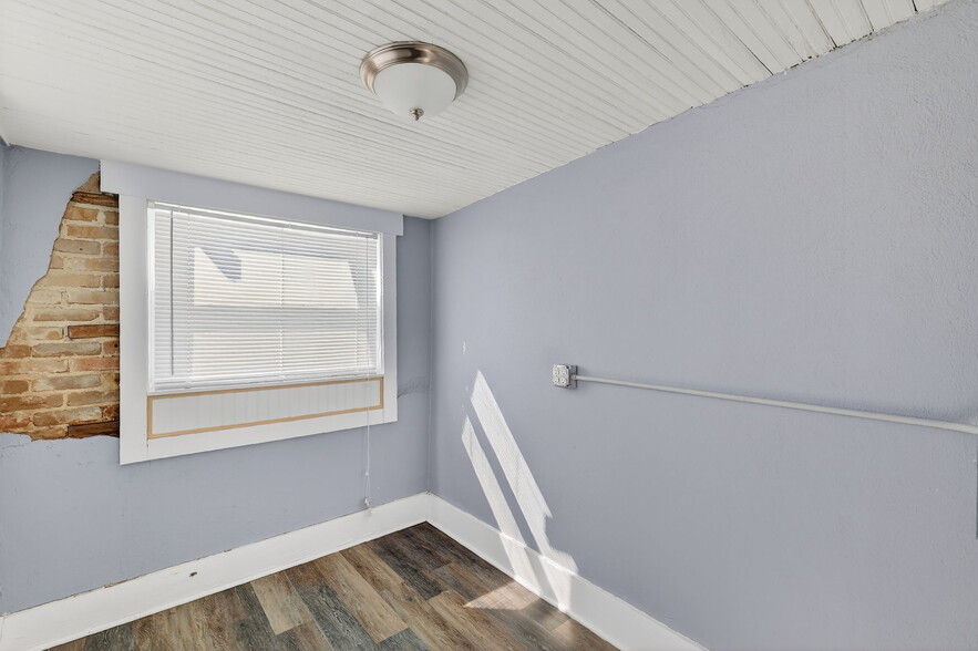 More Photos Of 201 W Main St, Leesburg Storefront For Lease