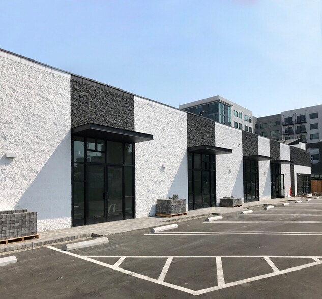 More Photos Of 684 Mateo St, Los Angeles Storefront Retail Office For Lease