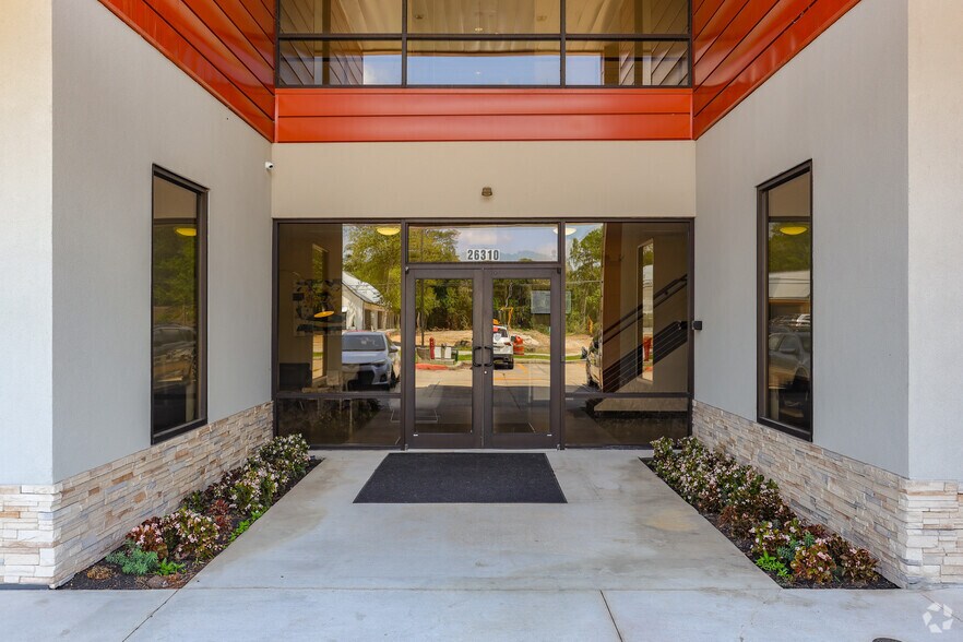 More Photos Of 26310 Oak Ridge Dr, Spring Medical For Lease