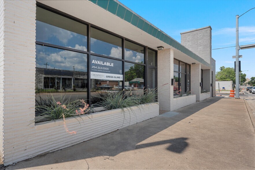 More Photos Of 1701 Austin Ave, Waco Office For Lease