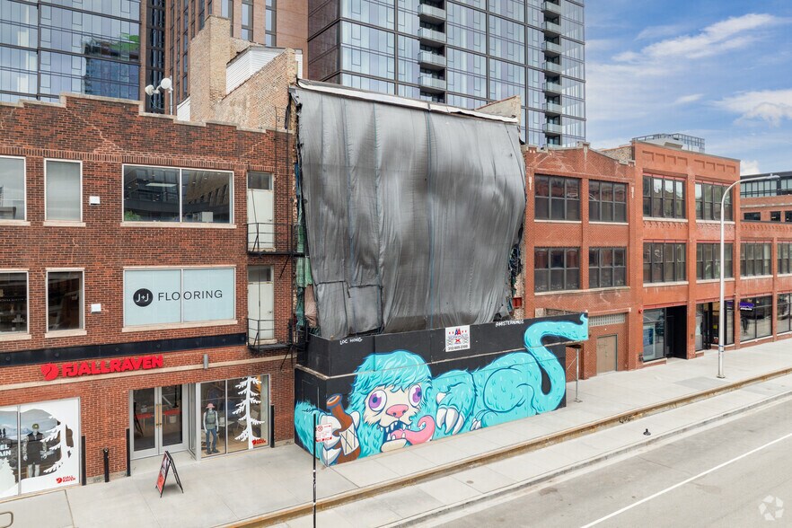 More Photos Of 1105-1107 W Fulton St, Chicago General Retail For Lease