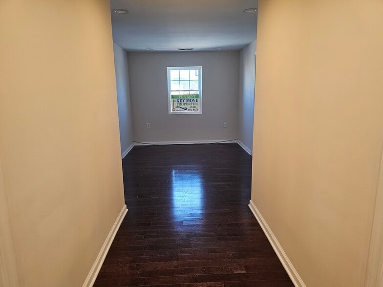 More Photos Of 27 S Royal Ave, Front Royal Medical For Lease