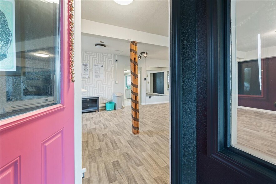 More Photos Of 1019 College Rd, Fairbanks Flex For Sale