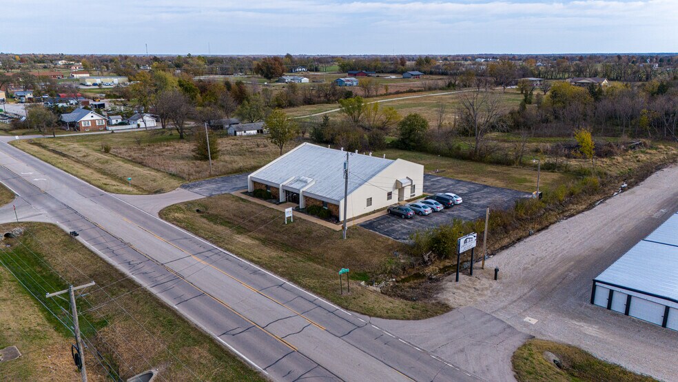 More Photos Of 3802 S Santa Fe Ave, Chanute Medical For Sale