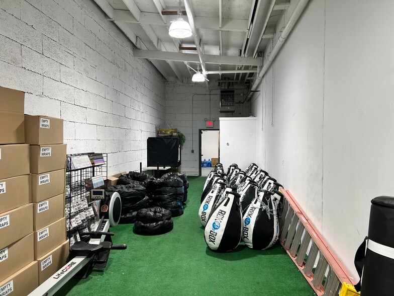 More Photos Of 482 Glenbrook Rd, Stamford Manufacturing For Lease