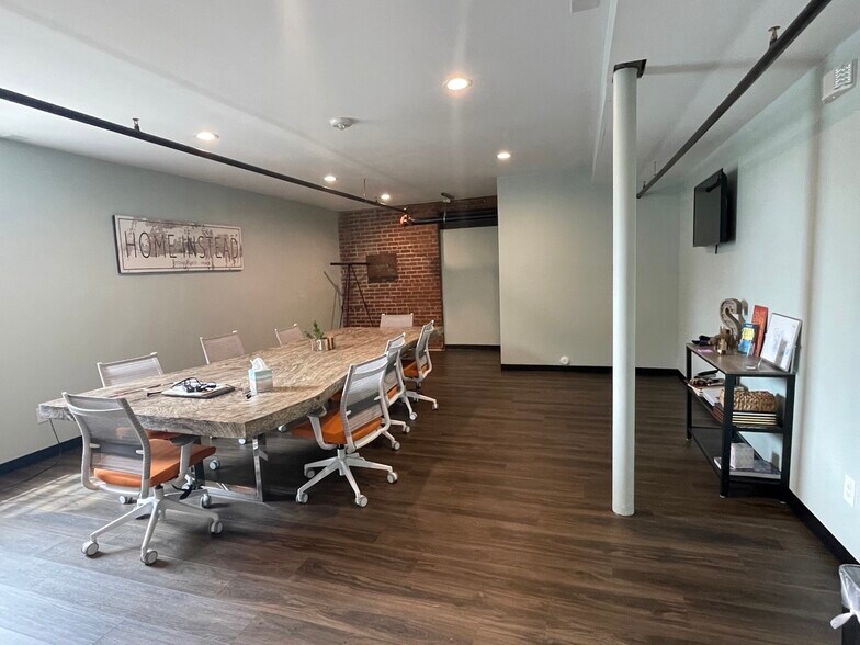 More Photos Of 30 E 1st St, Lexington Storefront Retail Office For Lease