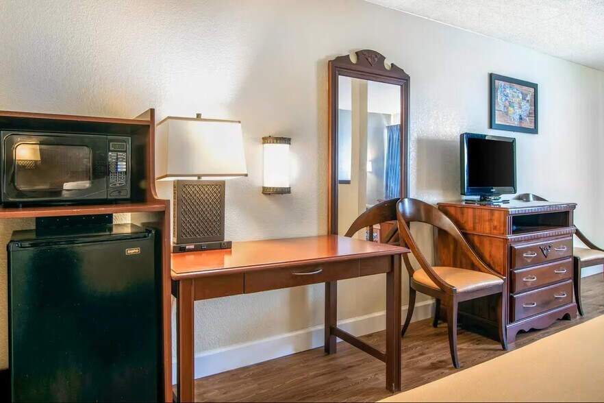 More Photos Of 2120 Lafayette Rd, Fort Oglethorpe Hotel For Sale