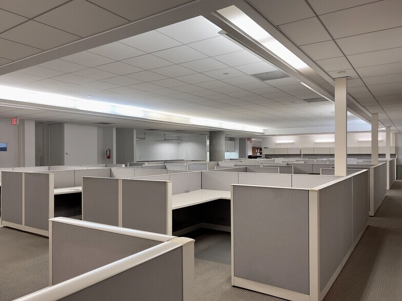 More Photos Of 2100 Ponce De Leon Blvd, Coral Gables Office For Lease
