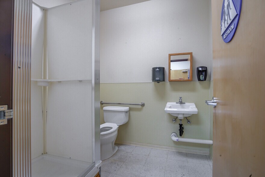 More Photos Of 1671 Zachi Way, Redding Industrial For Lease