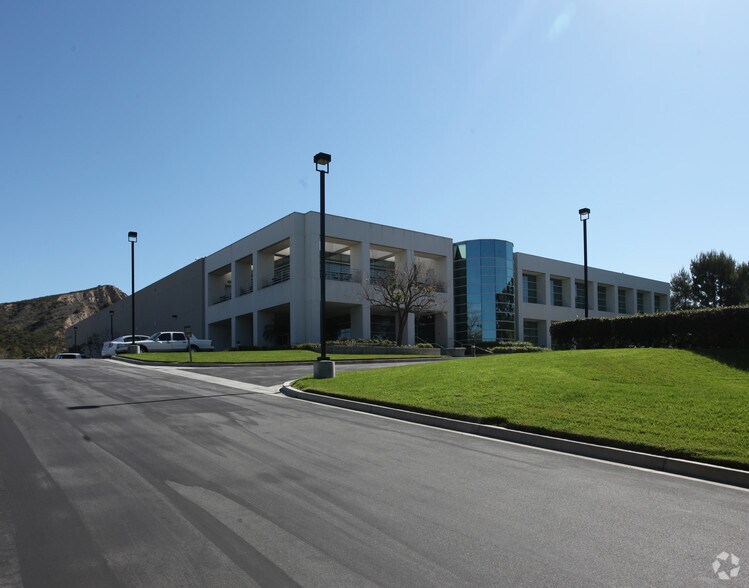 More Photos Of 2674 W Westhills Ct, Simi Valley Manufacturing For Lease
