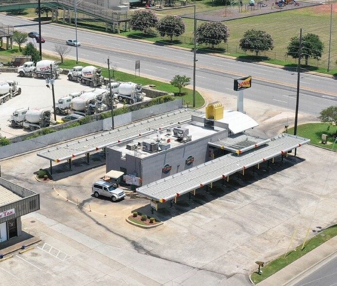 Primary Photo Of 3160 15th St, Tuscaloosa Fast Food For Lease