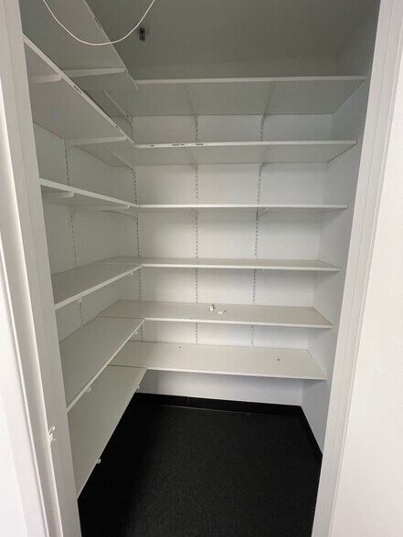 More Photos Of 19428-19434 Business Center Dr, Northridge Warehouse For Lease