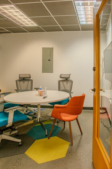 More Photos Of 3300 Meridian Ave N, Seattle Office Residential For Lease