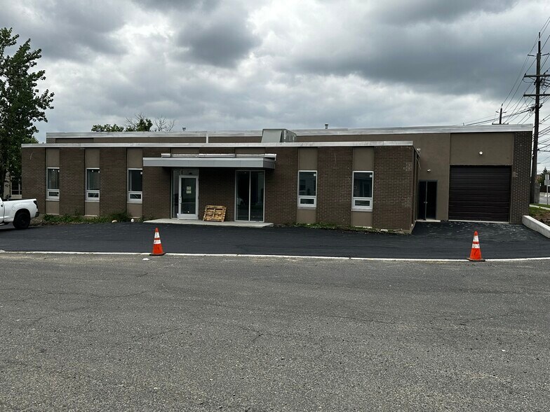 More Photos Of 401-403 Meadow Ln, Carlstadt Warehouse For Lease