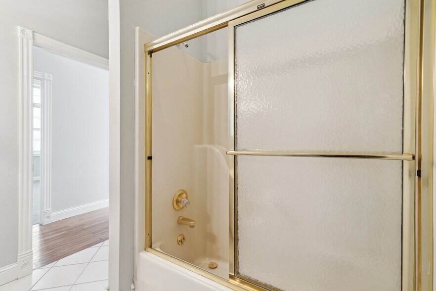 More Photos Of 626-632 Sycamore St, Waterloo Storefront Retail Office For Sale