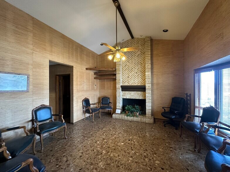 More Photos Of 6436 Bandera Rd, San Antonio Medical For Lease