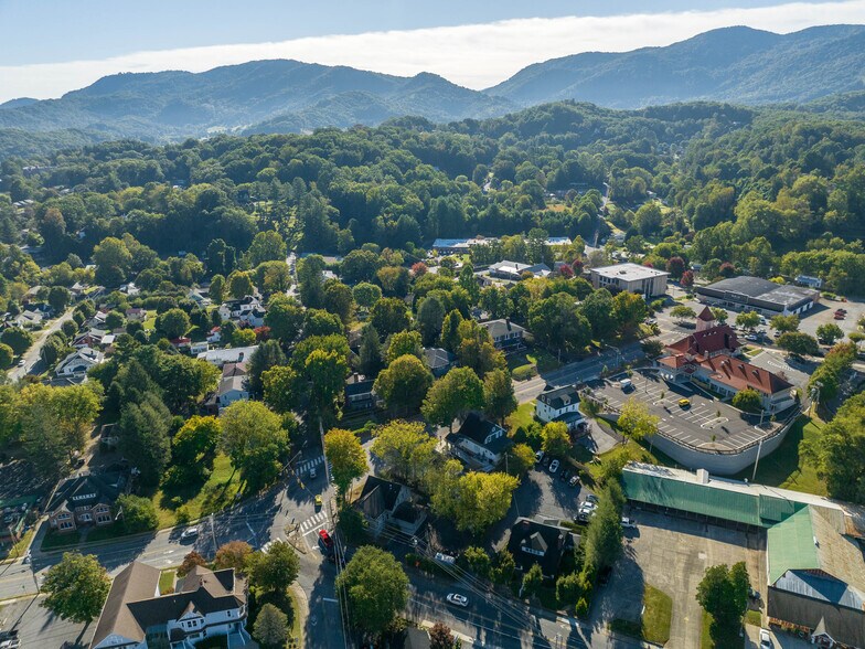 More Photos Of 99 Walnut St, Waynesville Office Residential For Sale