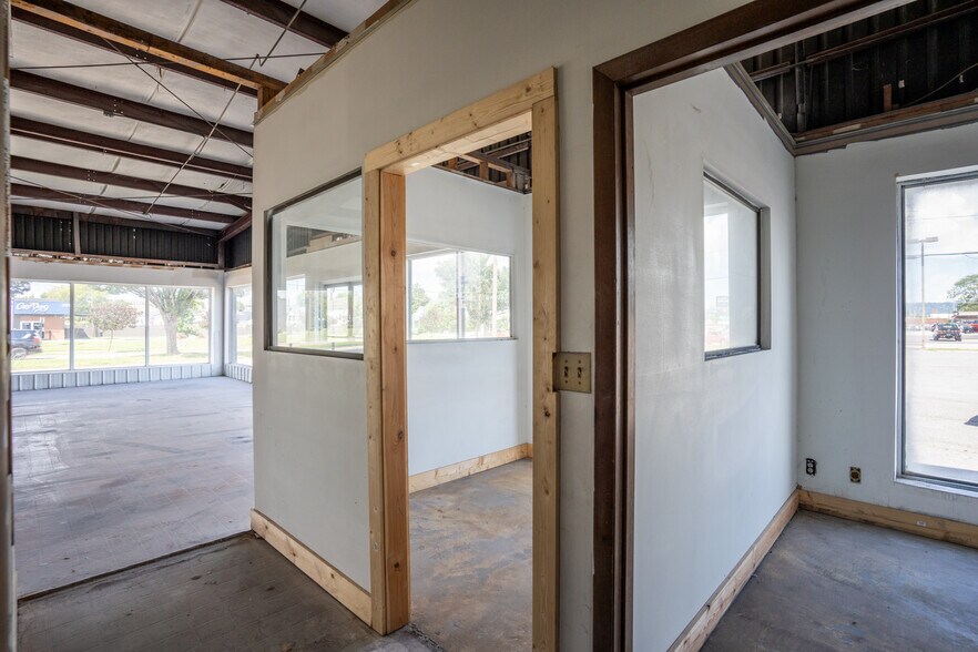 More Photos Of 2025 Williams St, Chattanooga Industrial For Lease