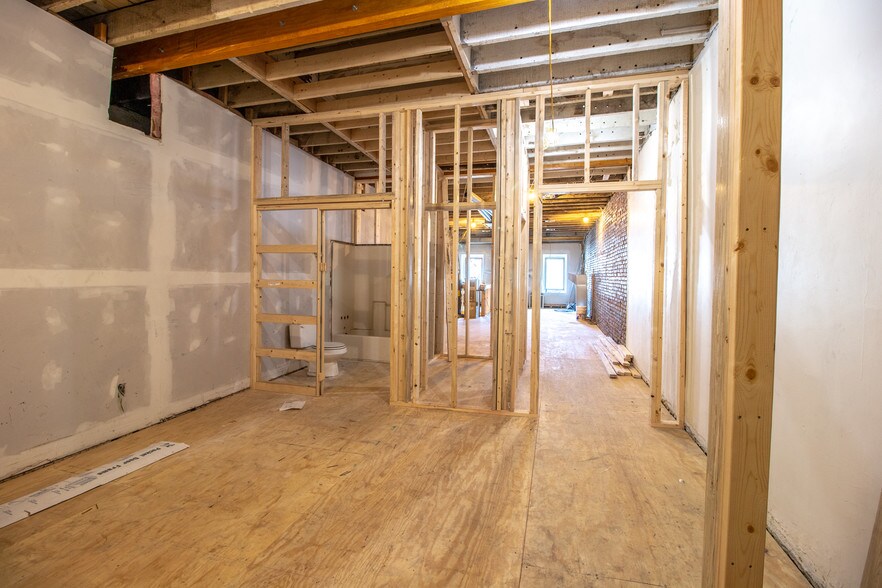 More Photos Of 6 N Saginaw St, Pontiac Storefront Retail Residential For Sale