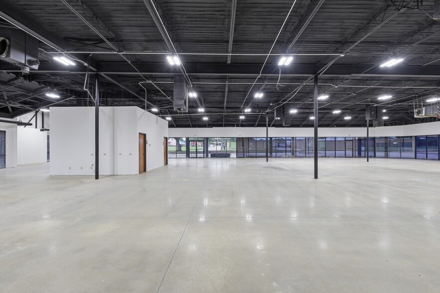 More Photos Of 3420 Sojourn Dr, Carrollton Warehouse For Lease