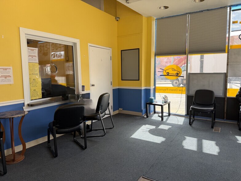 More Photos Of 1030 S Main St, Rockford Loft Creative Space For Sale