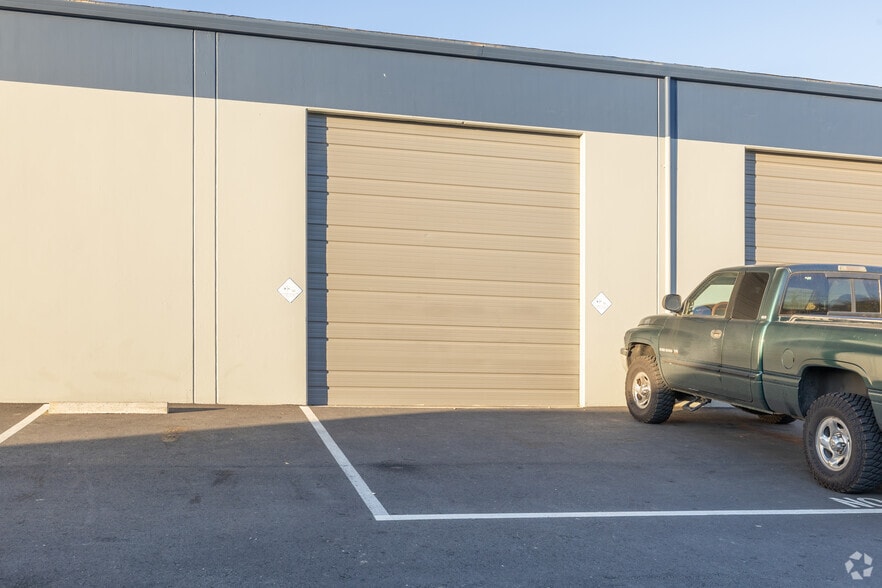More Photos Of 3424-3440 Auburn Blvd, Sacramento Warehouse For Lease
