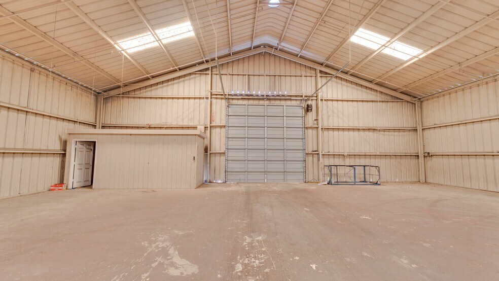 More Photos Of 510 N Walker St, Quitman Light Manufacturing For Lease