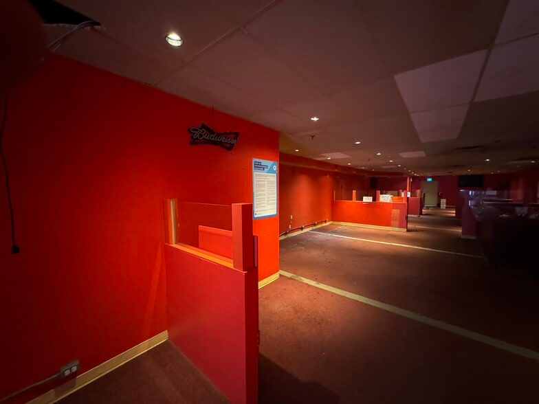 More Photos Of 1055 Boul Saint-Laurent, Montréal General Retail For Lease