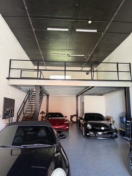More Photos Of 2051 Gandy, Saint Petersburg Self Storage For Sale
