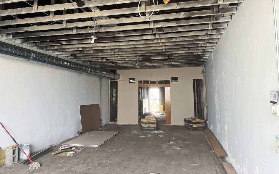 More Photos Of 16122 Meyers Rd, Detroit Freestanding For Sale