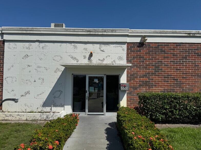 More Photos Of 3600 N 75th Ter, Pinellas Park Loft Creative Space For Lease