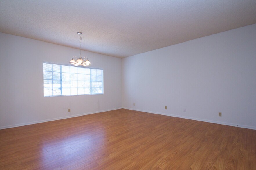 More Photos Of 404 Lincoln Ave, Glendale Apartments For Sale