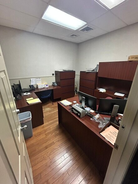 More Photos Of 414 Old Morgantown Rd, Bowling Green Office For Sale