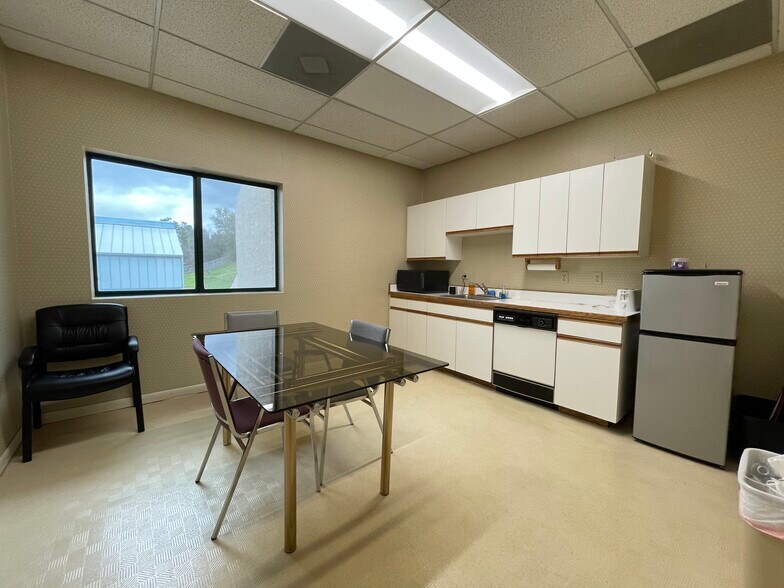 More Photos Of 169 Hartnell Ave, Redding Office For Lease