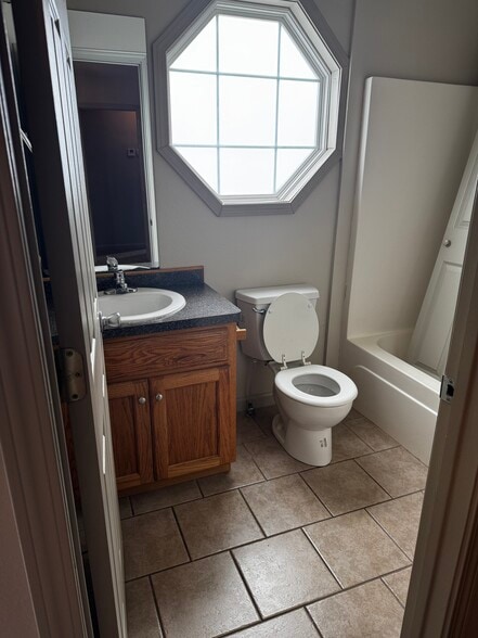More Photos Of 1325 S Lillian Ave, Bolivar Apartments For Sale