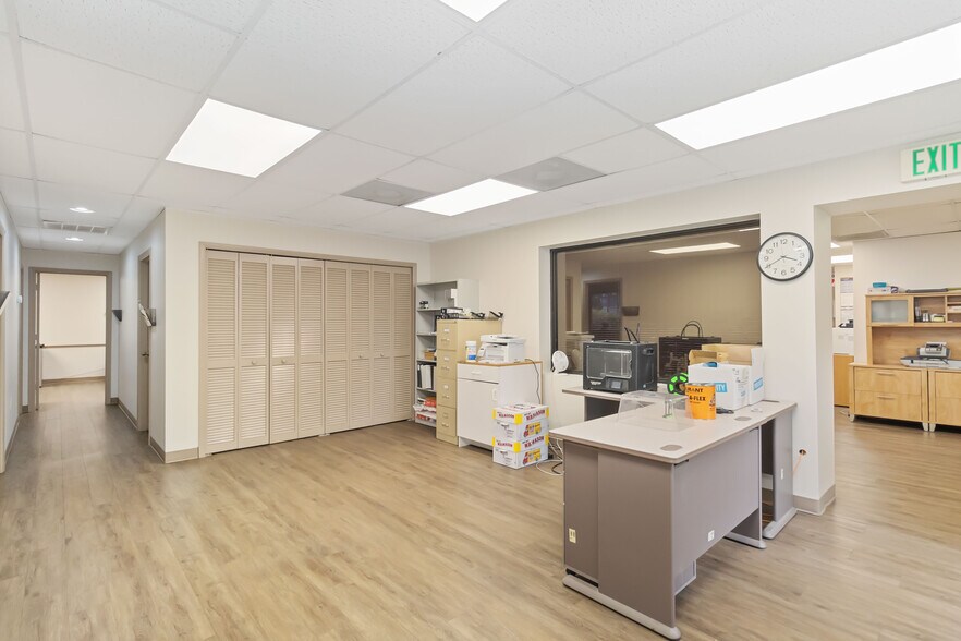 More Photos Of 1076 Florida Central Pky, Longwood Warehouse For Lease