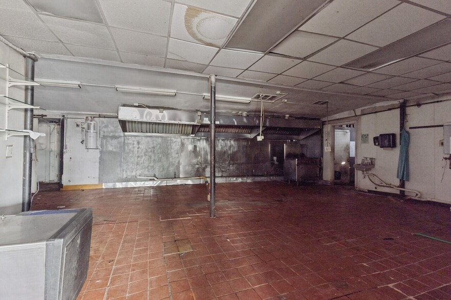 More Photos Of 164 Pleasant St, Brunswick Restaurant For Sale