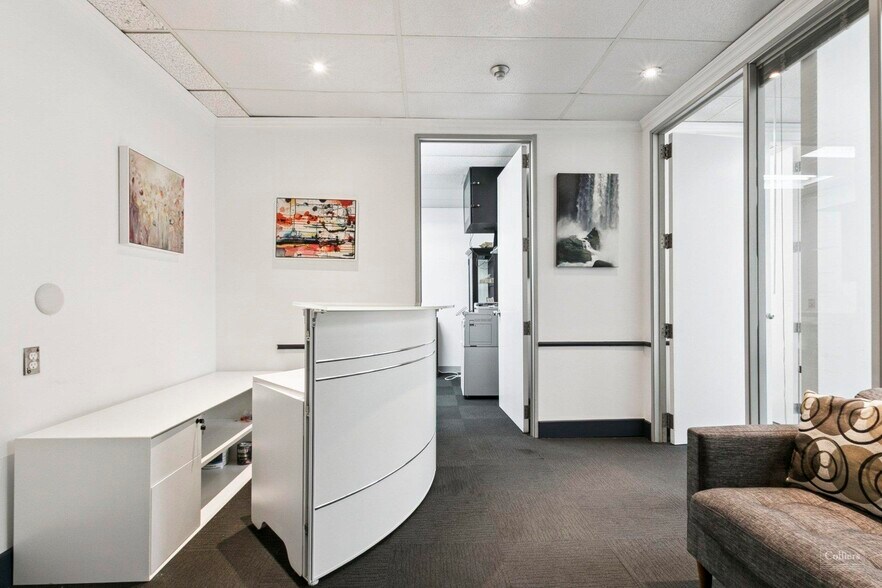 More Photos Of 120 Carlton St, Toronto Office For Sale