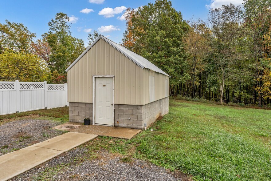 More Photos Of 4842 Highway 100, Lyles Restaurant For Lease