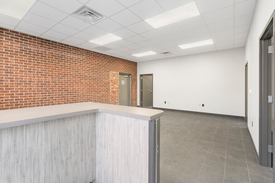 More Photos Of 1920 N National Ave, Springfield Warehouse For Lease