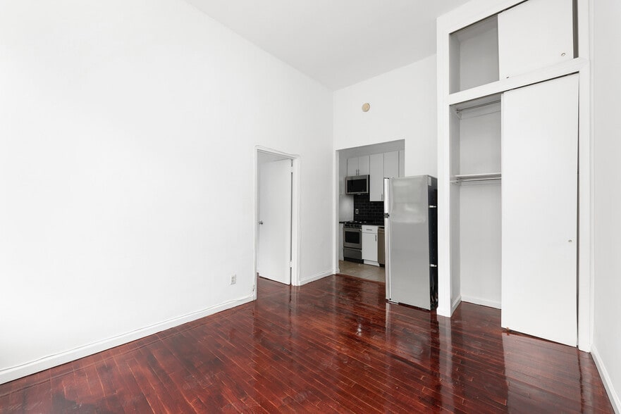 More Photos Of 54 Jane St, New York Apartments For Sale