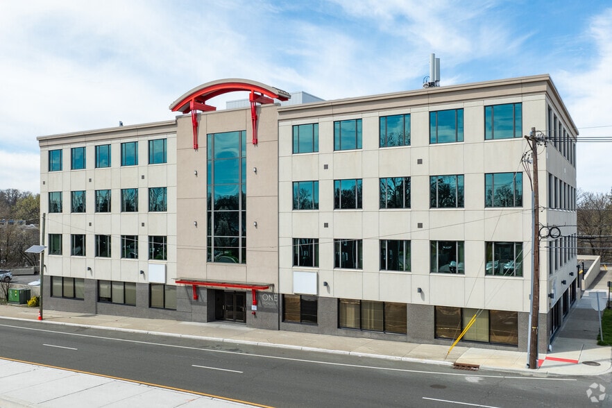 More Photos Of 1 Broadway, Elmwood Park Medical For Lease