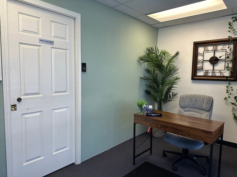 More Photos Of 2326 SW Glacier Pl, Redmond Office For Lease