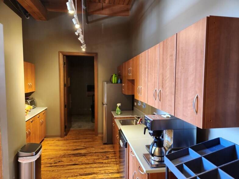 More Photos Of 1901 N Clybourn Ave, Chicago Loft Creative Space For Lease