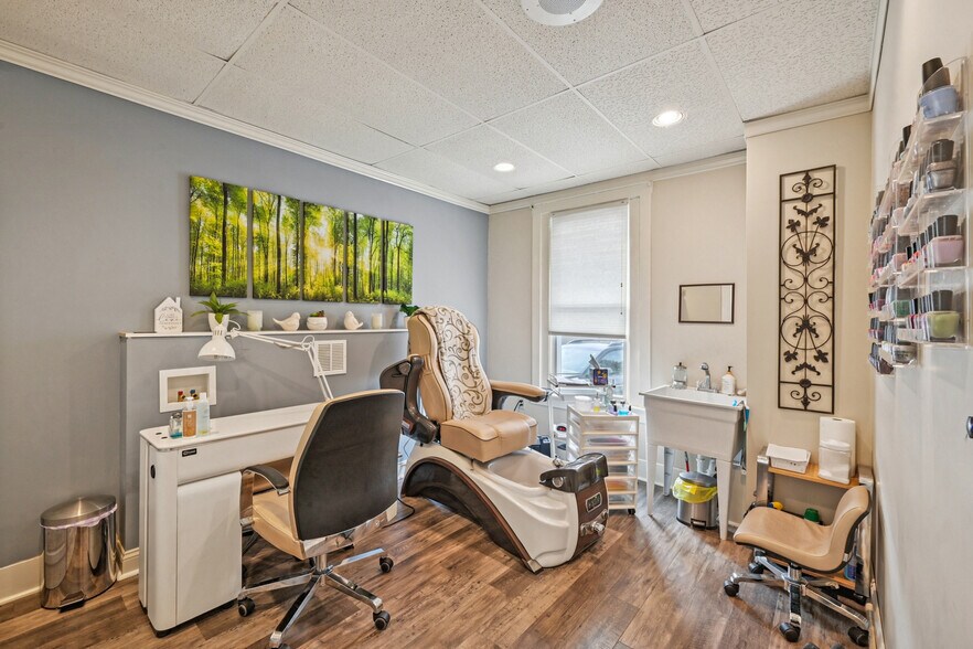 More Photos Of 56 N Franklin St, Delaware Freestanding For Sale