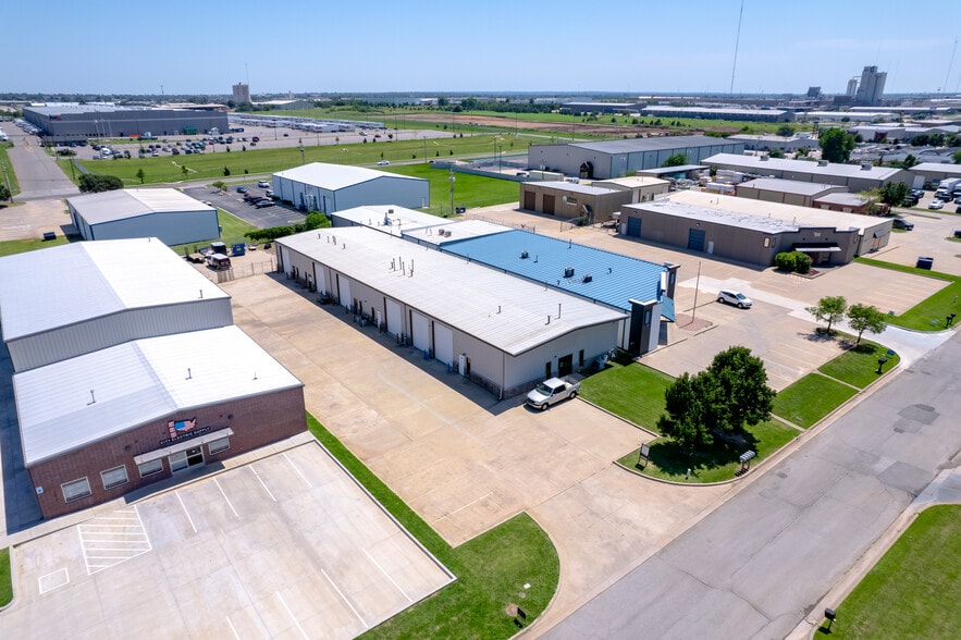 More Photos Of 14900 Bristol Park Blvd, Edmond Warehouse For Lease
