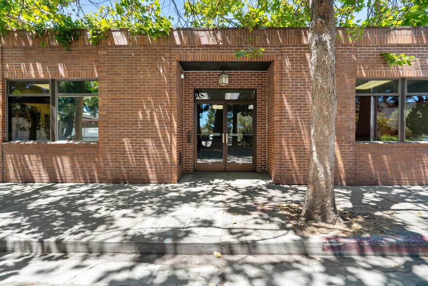 More Photos Of 129 Water St, Santa Cruz Office For Lease