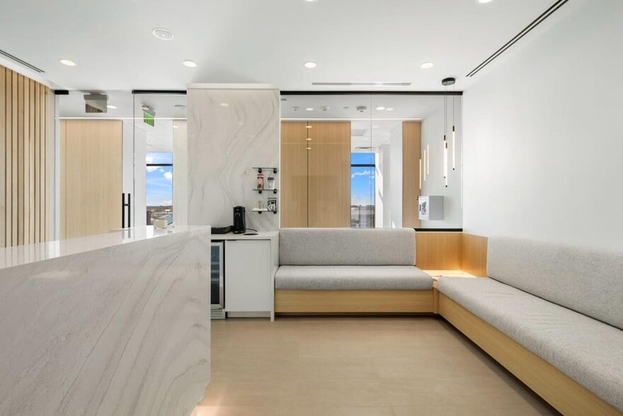 More Photos Of 800 N Federal Hwy, Hallandale Beach Office For Lease