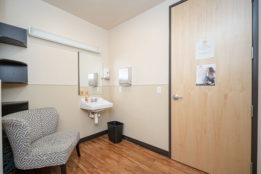 More Photos Of 4338 W Thomas Rd, Phoenix Storefront For Sale