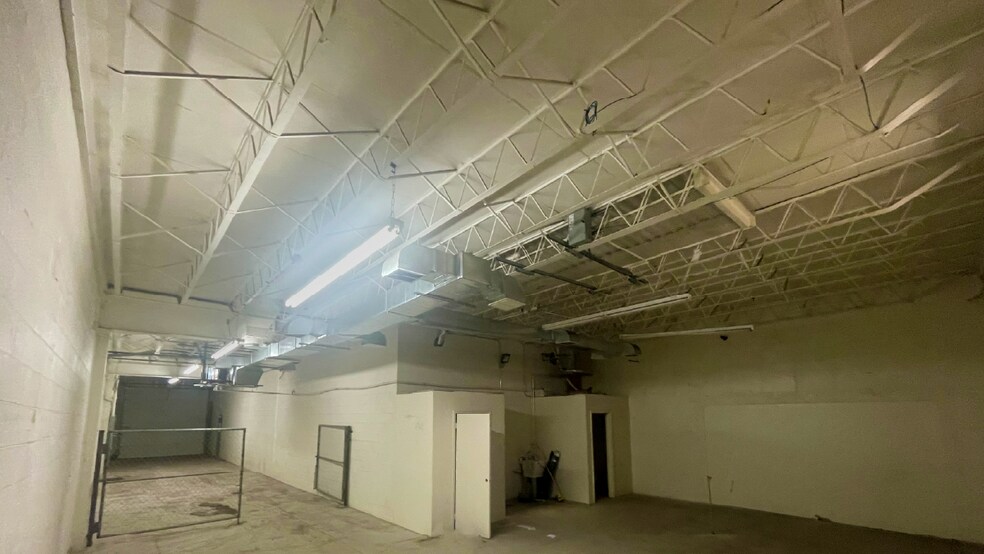 More Photos Of 3347 55th St, Woodside Industrial For Lease